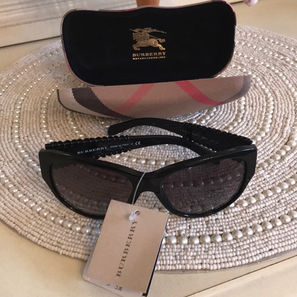 ❤️ brand new BURBERRY SUNGLASSES 😎